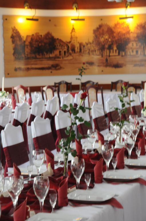 Hotel Restauracja Kaukaska Jadwiga Choroszy Wolsztyn Eksteriør bilde